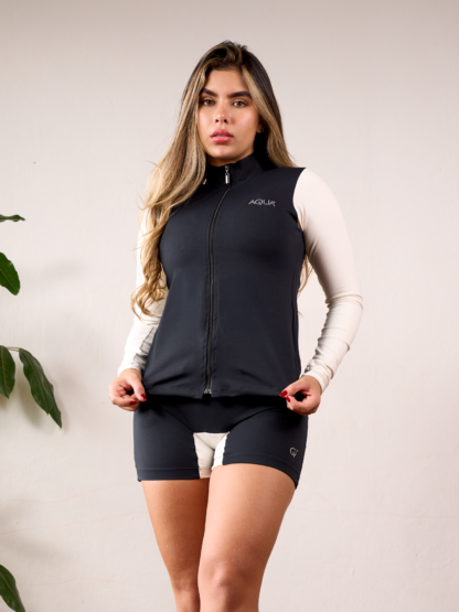 Chaqueta Negra Manga Larga Blanca - Imagen 4